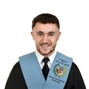 Profesor de educación primaria, el cual este año consigue el grado, con una experiencia en verano con alumnos de primaria